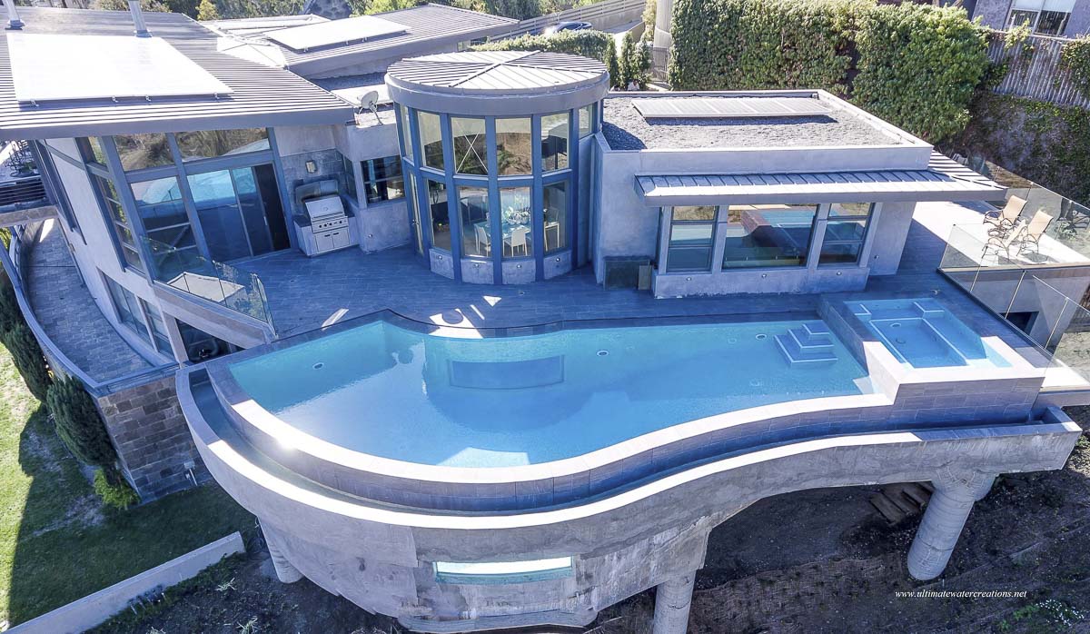 360-degree infinity pool in Brentwood